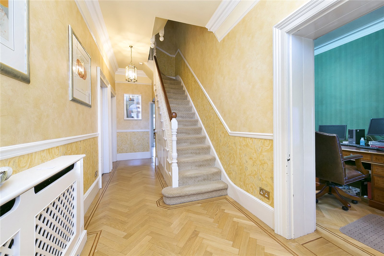 Lion Gate Gardens, Kew, TW9 2DF Antony Roberts