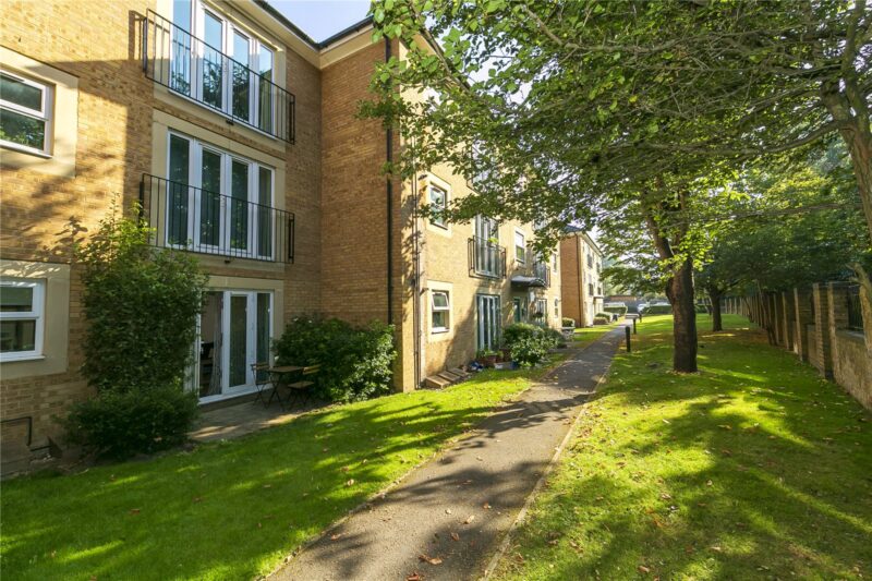 White Lodge Close, Isleworth, TW7 6TR - Antony Roberts