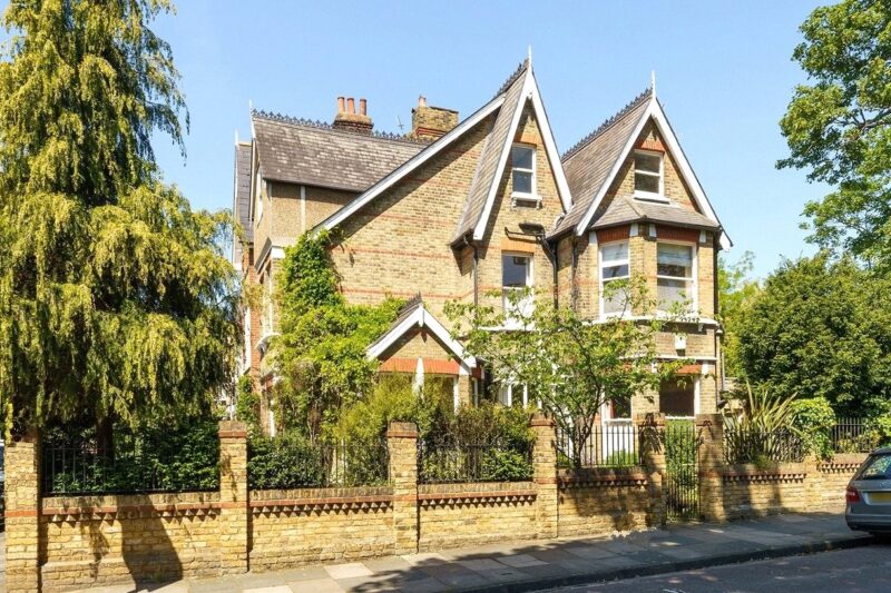 Lion Gate Gardens, Kew, TW9 2DF - Antony Roberts