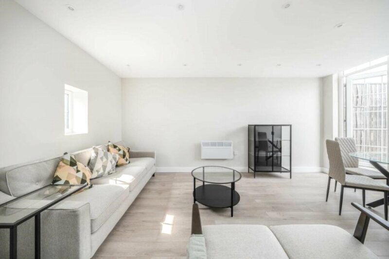 Sandycombe Road, Kew, TW9 3LU - Antony Roberts