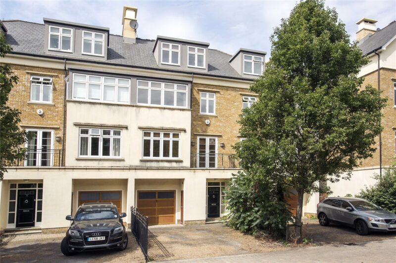 Whitcome Mews, Kew, TW9 4BT - Antony Roberts