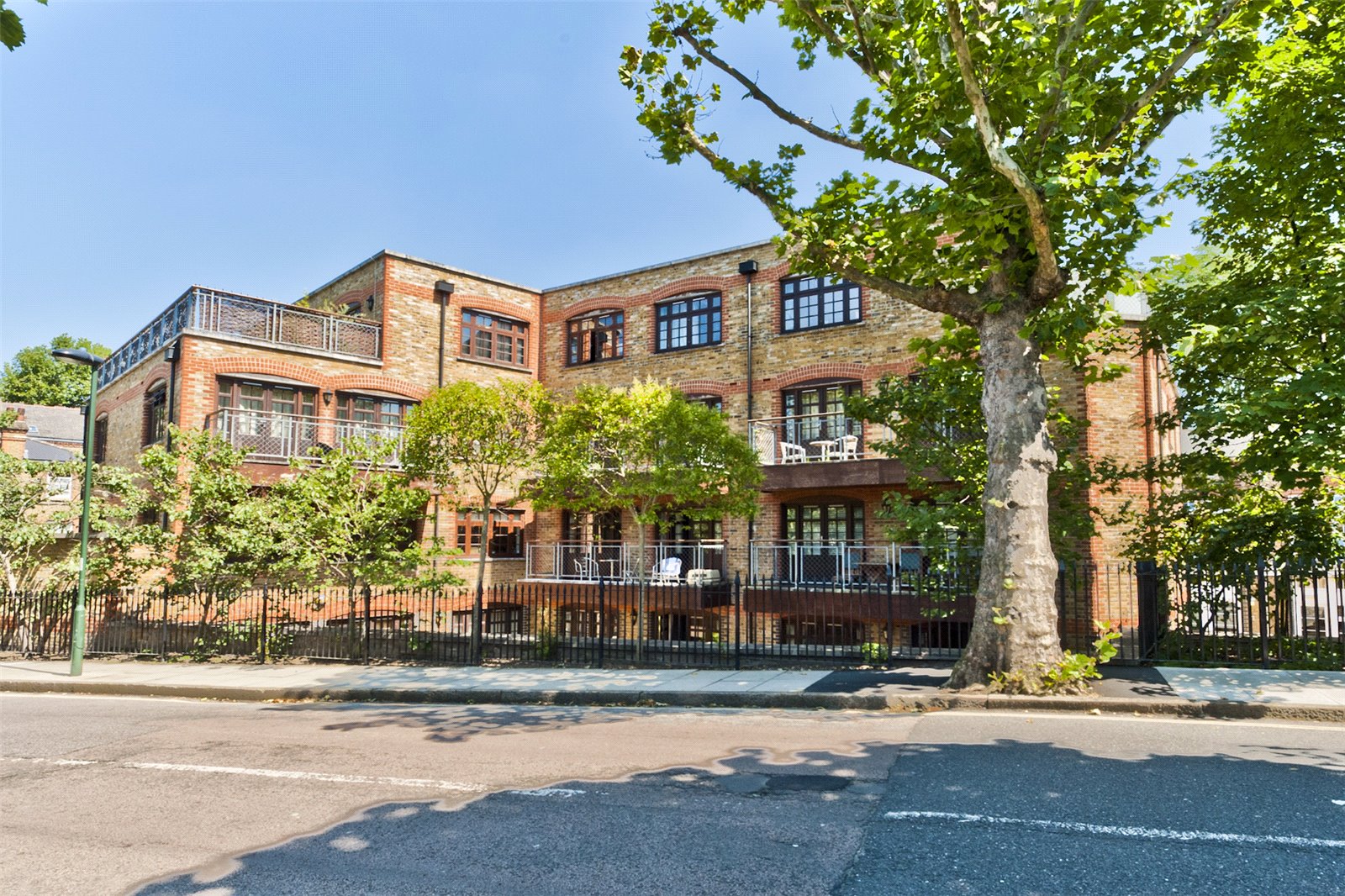 Blake Mews, High Park Road, TW9 3GA - Antony Roberts