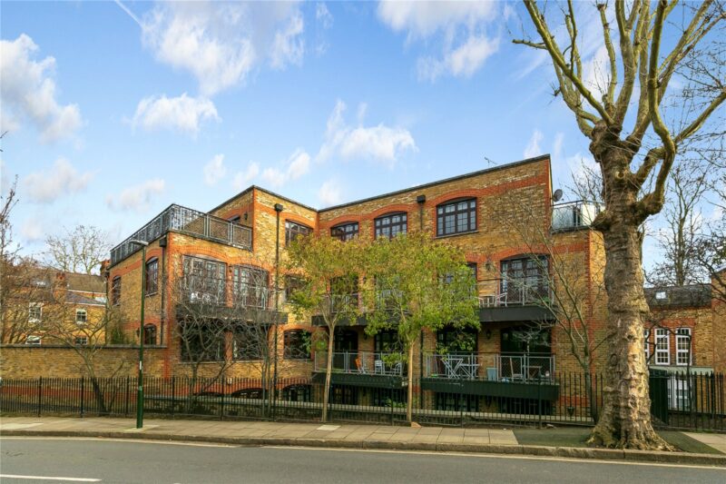 Blake Mews, High Park Road, TW9 3GA - Antony Roberts