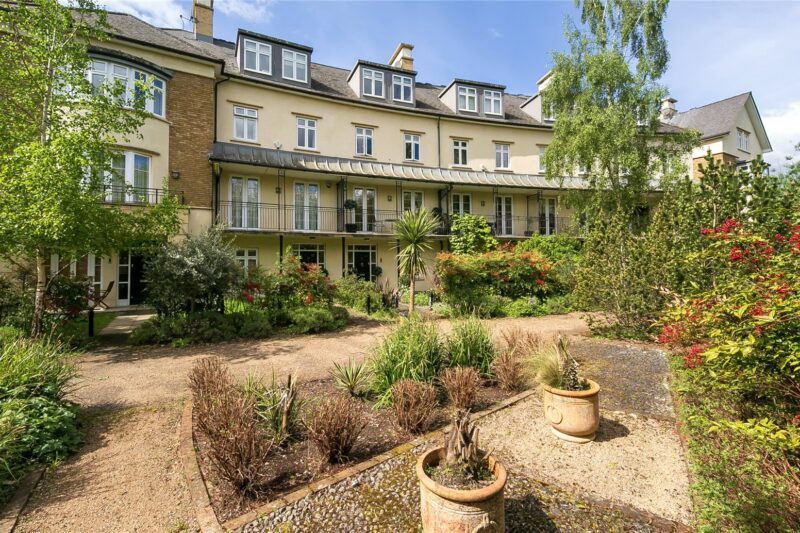 Whitcome Mews, Kew, TW9 4BT - Antony Roberts