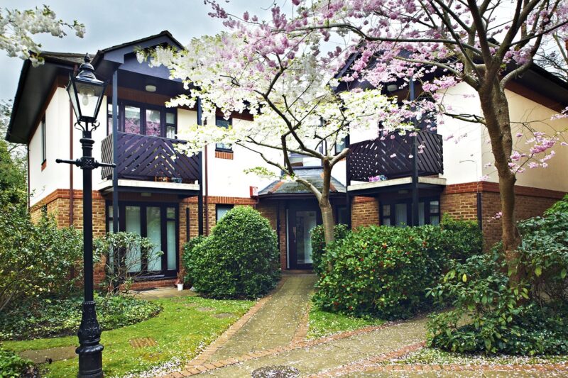 Lichfield Gardens, Richmond, TW9 1AP - Antony Roberts