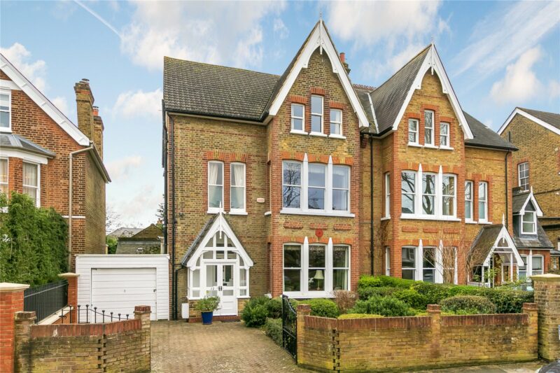 Lion Gate Gardens, Kew, TW9 2DW - Antony Roberts