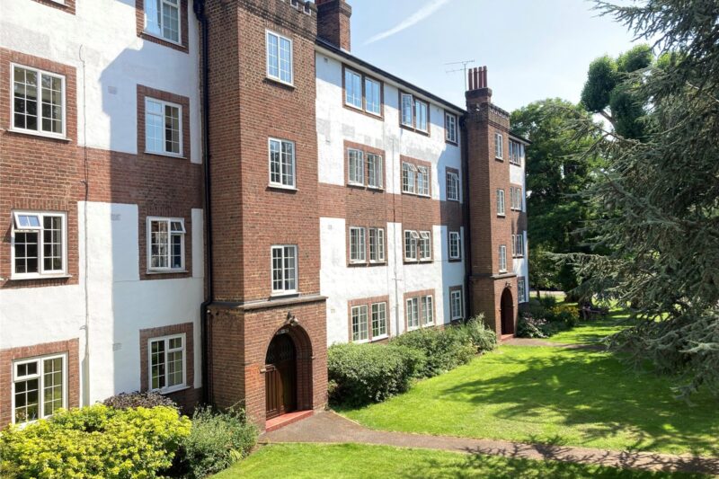 Gloucester Court, Kew Road, TW9 3EB - Antony Roberts