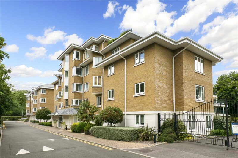 Earls House, 10 Strand Drive, TW9 4DZ - Antony Roberts