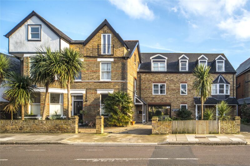 Lion Gate Gardens, Richmond, TW9 2DW - Antony Roberts