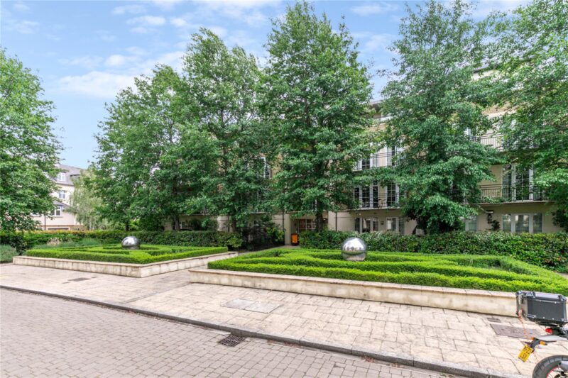 Whitcome Mews, Kew, TW9 4BU - Antony Roberts