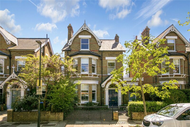 Lion Gate Gardens, Kew, TW9 2DF - Antony Roberts