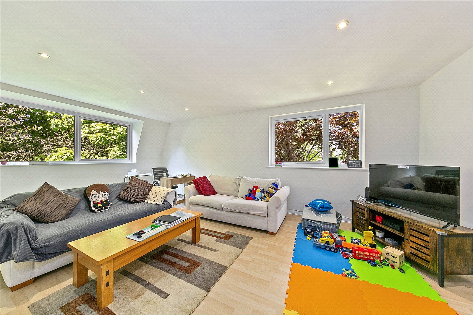 Farrer Court, Cambridge Park, TW1 2LB - Antony Roberts