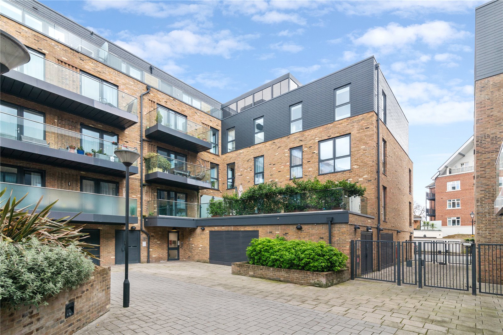 Lion Court, Lion Wharf Road, TW7 6XX - Antony Roberts