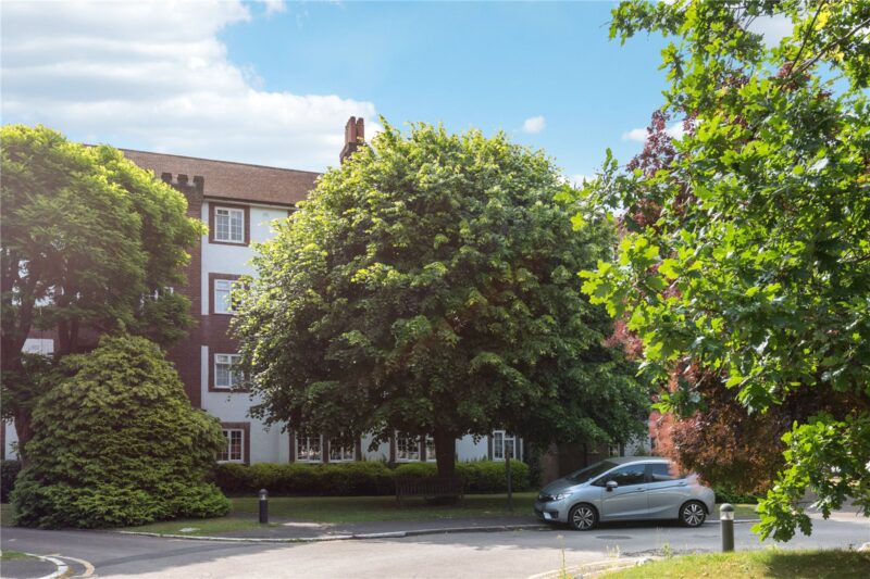 Gloucester Court, Kew Road, TW9 3EA - Antony Roberts