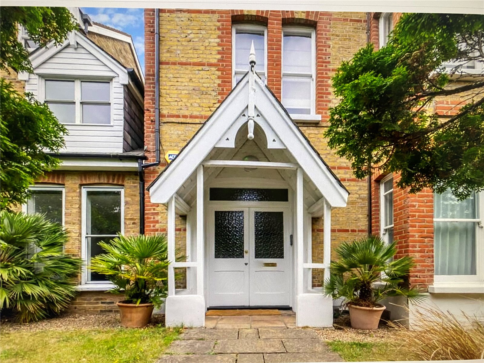 Lion Gate Gardens, Kew, TW9 2DW - Antony Roberts
