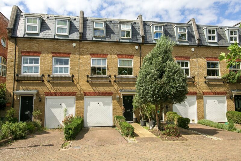 Layton Place, Kew, TW9 3PP - Antony Roberts
