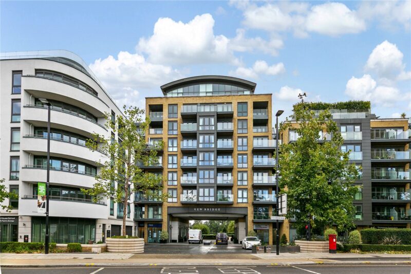 Quayside House, 8 Kew Bridge Road, TW8 0HT - Antony Roberts