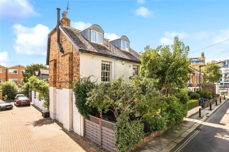 Spring Grove, Chiswick, W4 3NH - Antony Roberts