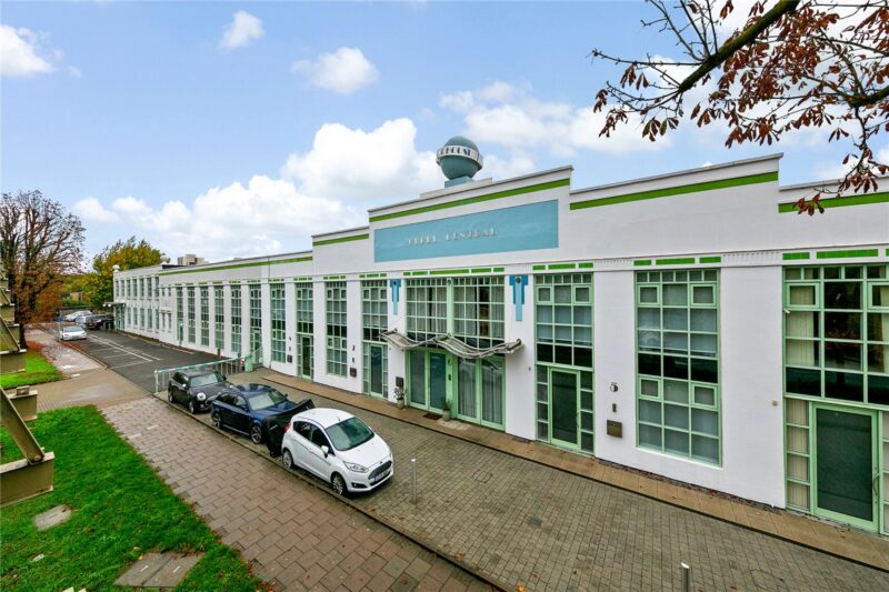 Globe House, 1 Chertsey Road, TW1 1LJ - Antony Roberts