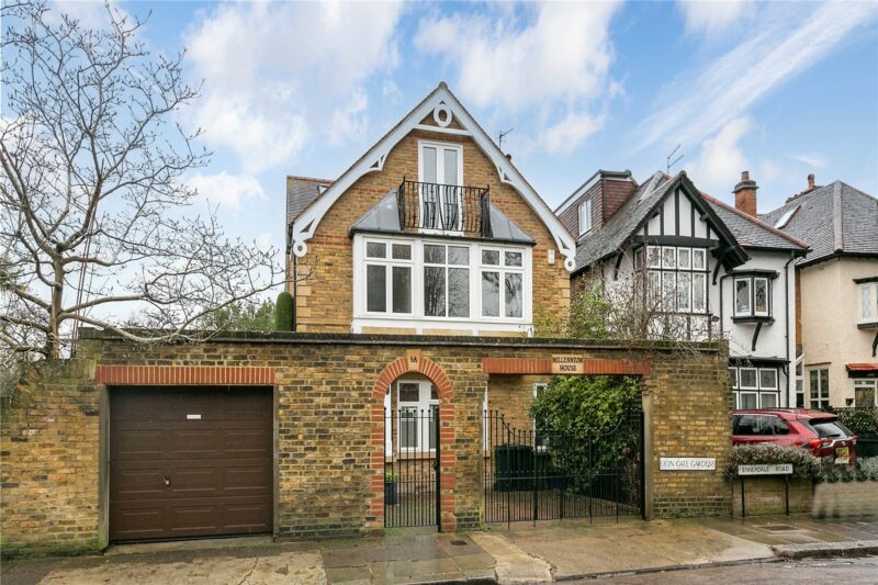 Lion Gate Gardens, Richmond, TW9 2DF - Antony Roberts