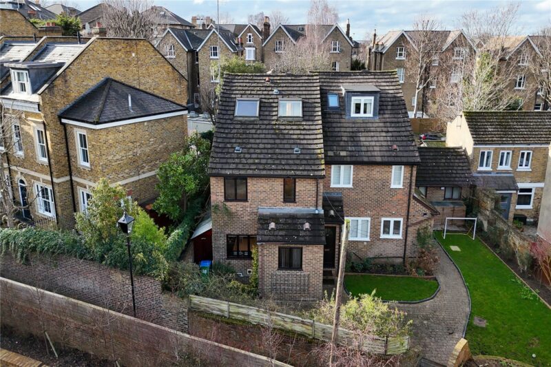 Albany Terrace, Albany Passage, TW10 6DN - Antony Roberts