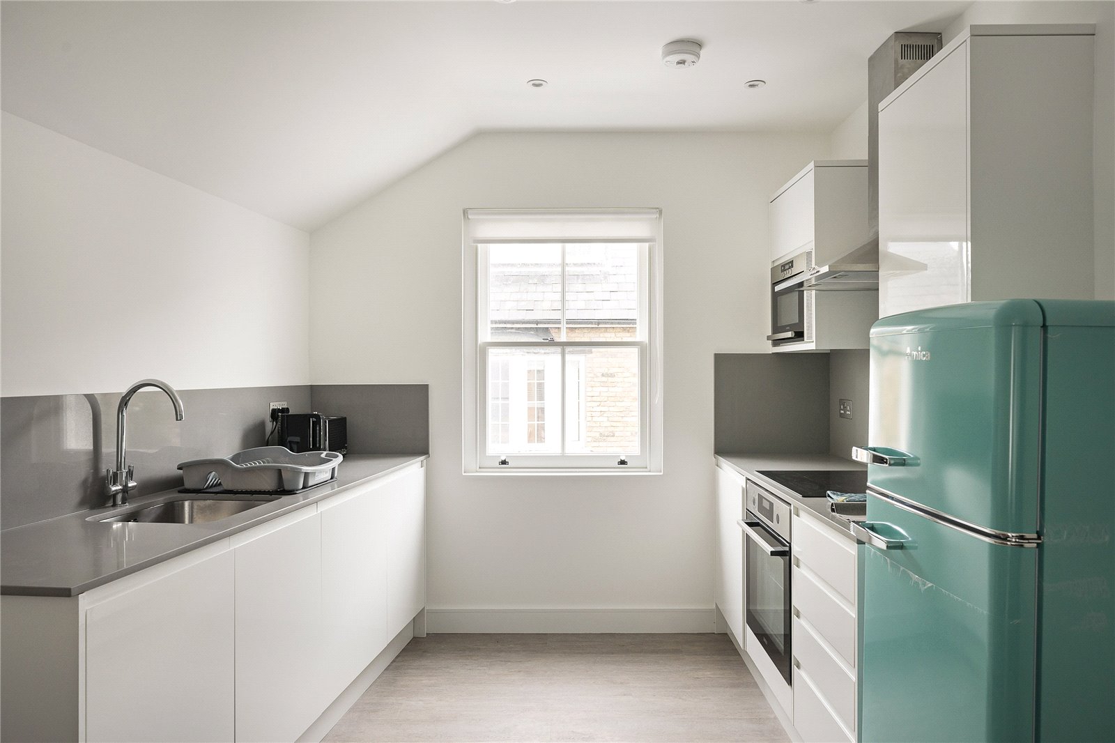 Sandycombe Road, Kew, TW9 3NG - Antony Roberts