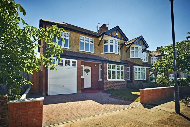 Chelwood Gardens, Kew, TW9 4JQ - Antony Roberts
