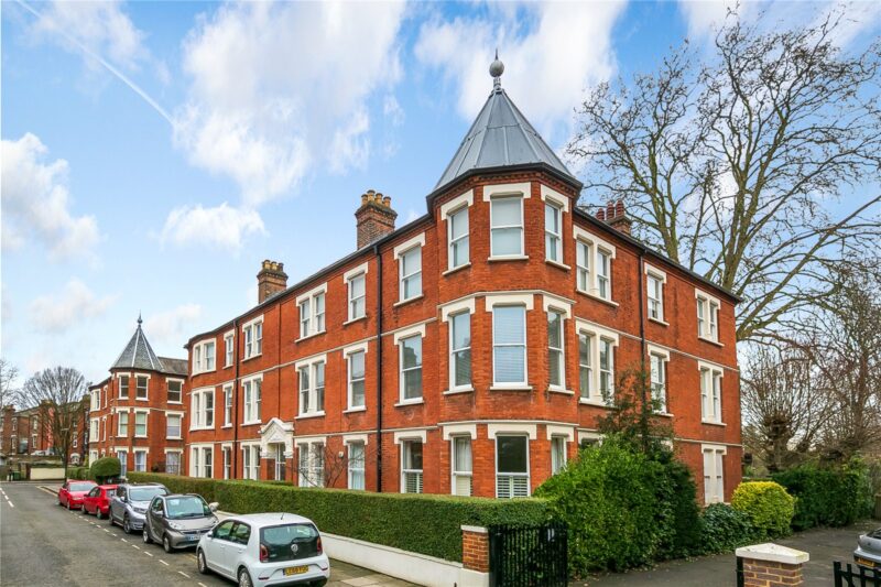 Balmoral Mansions, Clevedon Road, TW1 2HZ - Antony Roberts