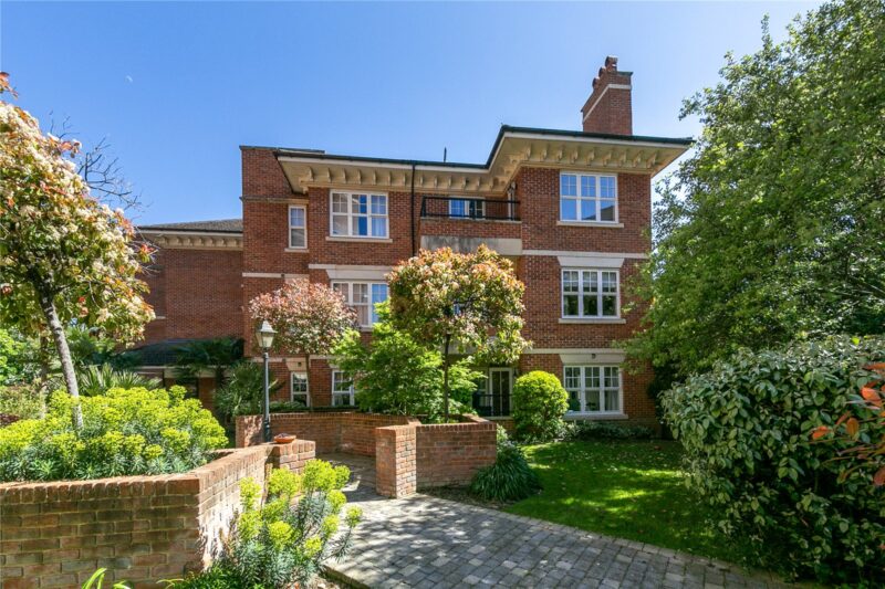 Varley Drive, St Margarets, TW1 1QE - Antony Roberts