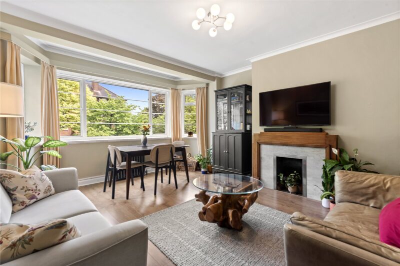 Sheen Court, Richmond, TW10 5DQ - Antony Roberts
