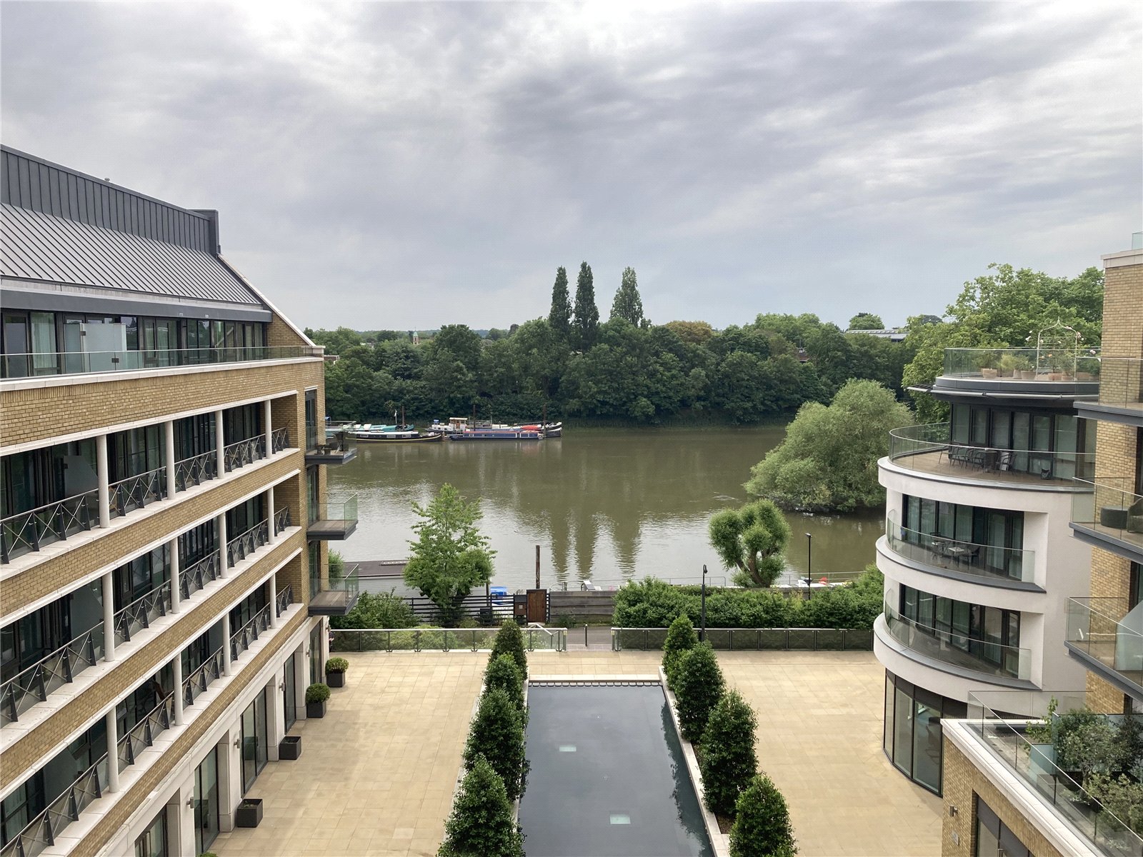 Kew Bridge Road, Brentford, TW8 0HT - Antony Roberts
