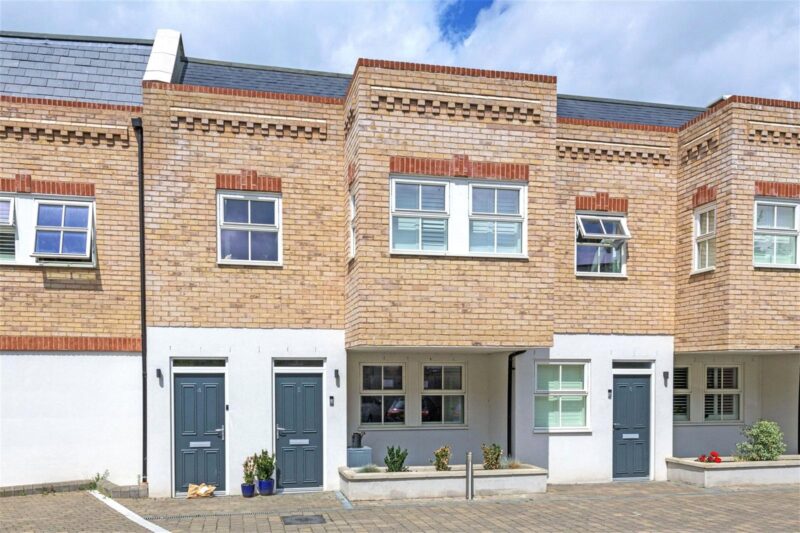 Brookfield Mews, Barnes, SW13 0DP - Antony Roberts