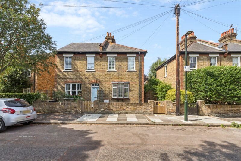 Limes Avenue, Barnes, SW13 0HF - Antony Roberts