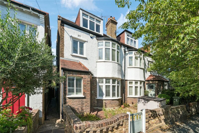 Medcroft Gardens, London, SW14 7RN - Antony Roberts