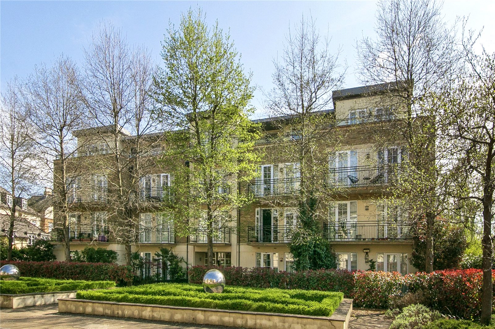 Whitcome Mews, Kew, TW9 4BU - Antony Roberts