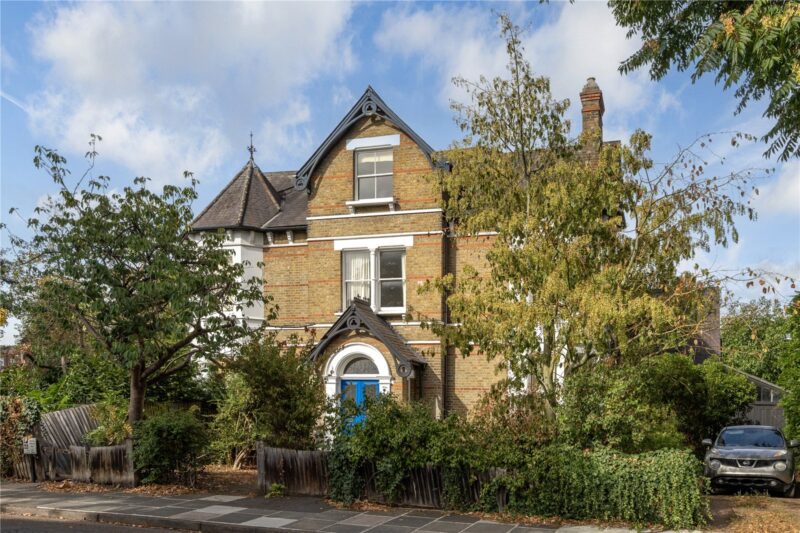 Lion Gate Gardens, Kew, TW9 2DF - Antony Roberts